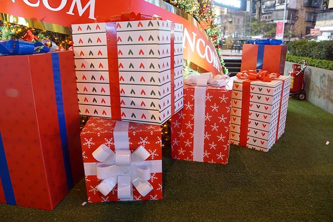 Không khí Noel tràn ngập phố phường Hà Nội